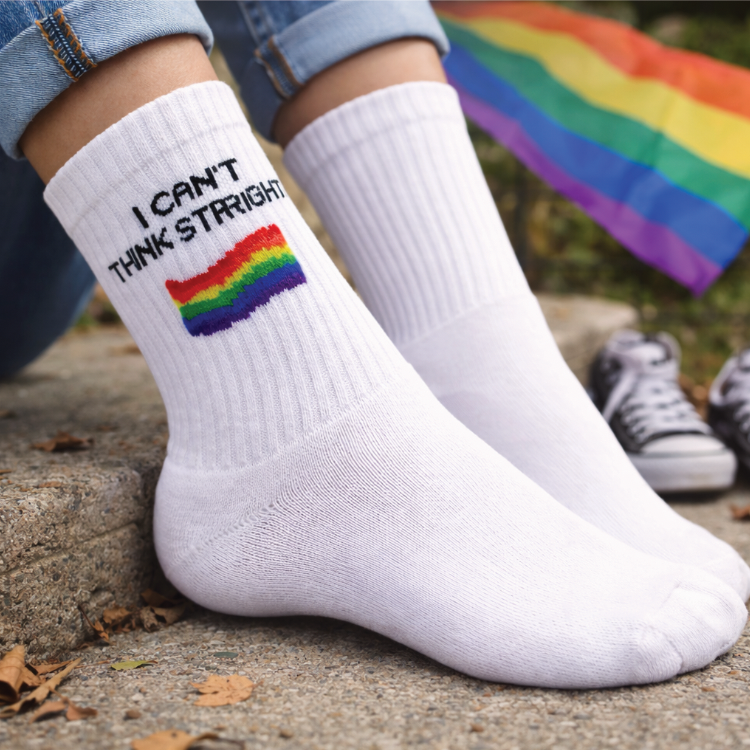 Pride Socken „I Can’t Think Straight“ – Weiße Gay Pride Statement Socks.webp